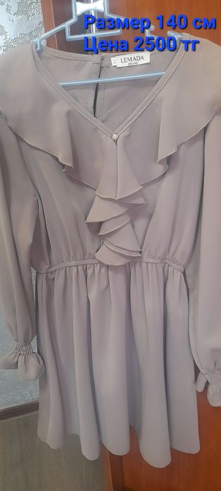 Продам платья на девочку 6-9 лет