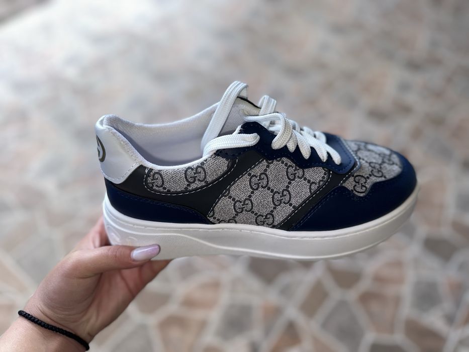 Vând sneakers Gucci unisex