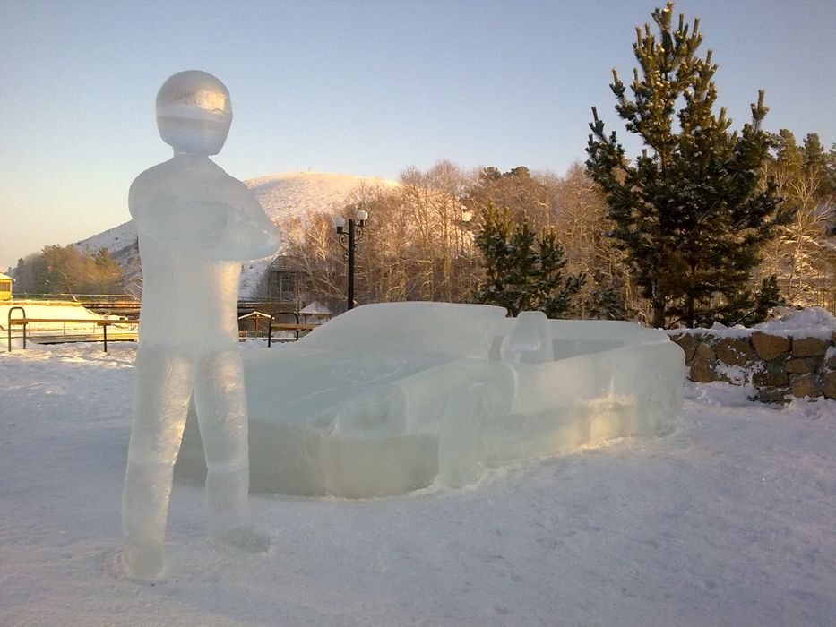 Фигуры из снега и льда