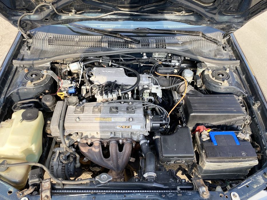 Продам машину Карина е