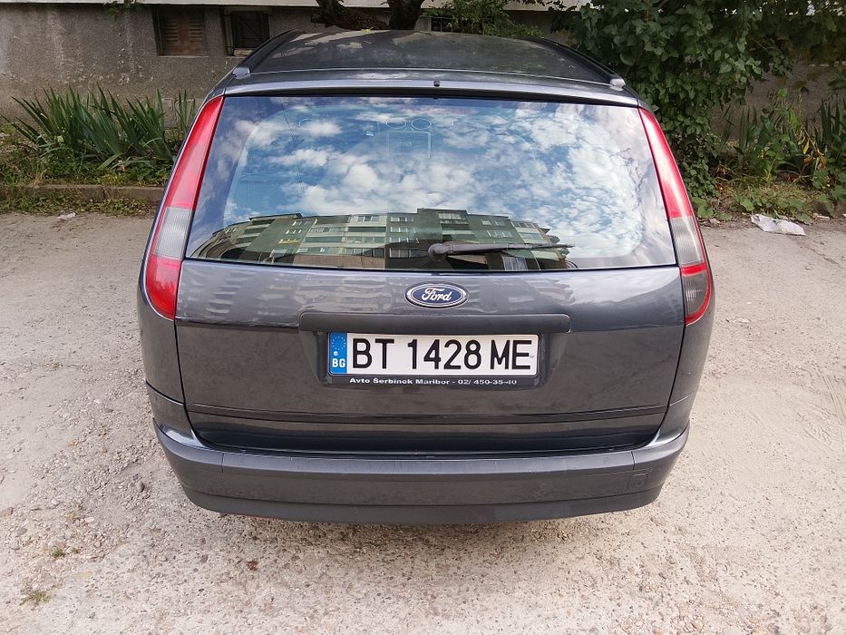 Продавам изключително запазен ford focus 1.6i, бензин.