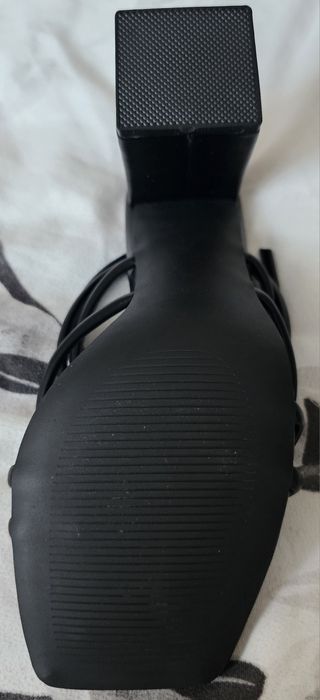 Чисто нови сандали