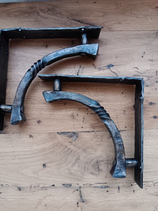 Декоративни конзоли за рафт