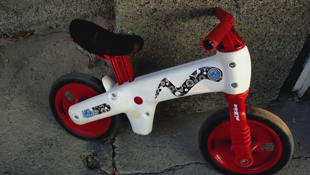 Детски мотор, кола и колело за бутане