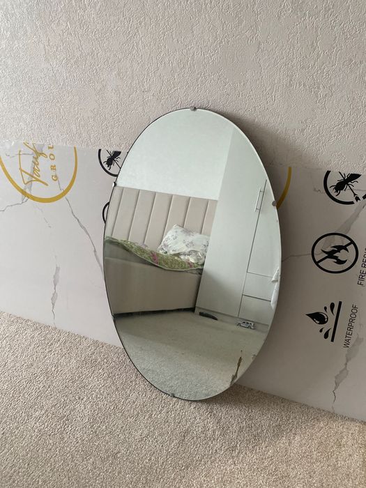 Продам зеркало овальное