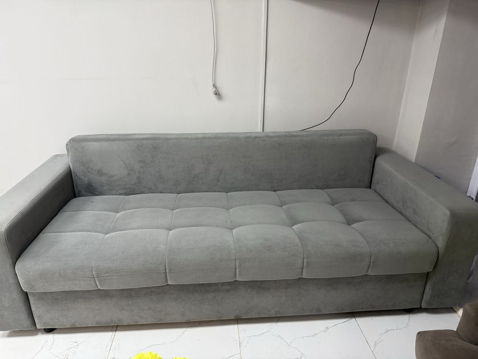 Продам диван  срочно