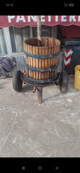 Teascuri și zdrobitoare!