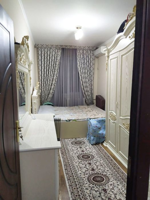 Продаётся квартира на Чиланзаре -8, 2/4/4, ор-р Корзинка