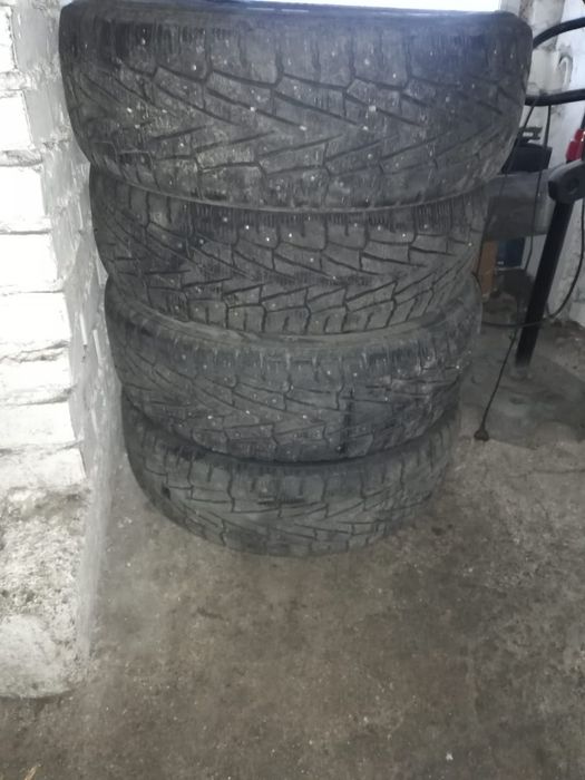 Продам резину зимнюю 235/60R18