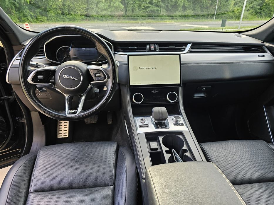 Vând Jaguar F-PACE 2021 R-DYNAMIC 2,0 D 204 CP HYBRID