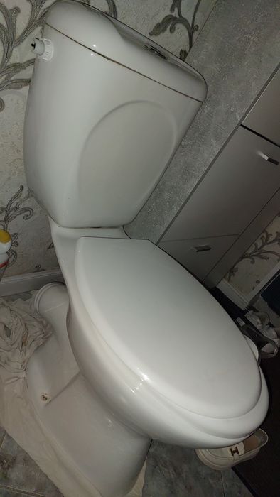 Продам унитаз все работает