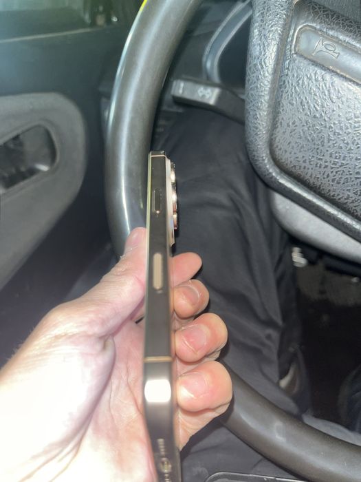 Продам IPhone 16 pro