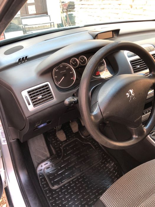 Dezmembrez Peugeot 307
