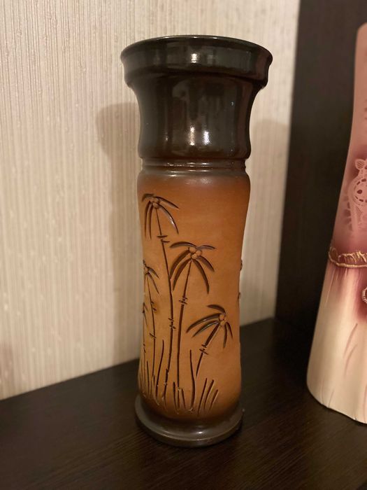 Две керамические вазы