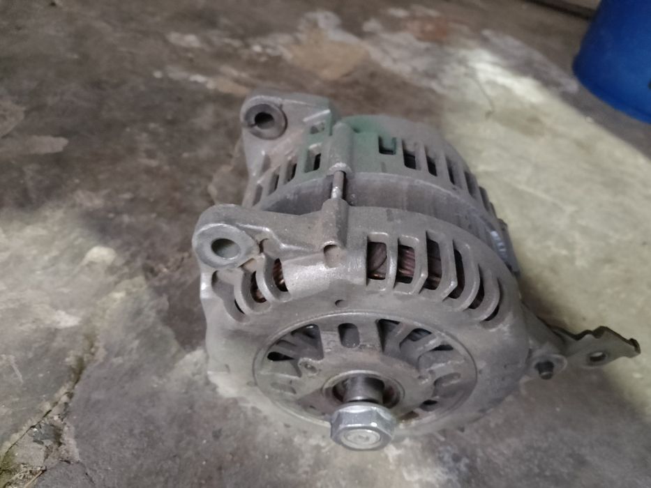 Генератор на Ниссан Цефиро Максима