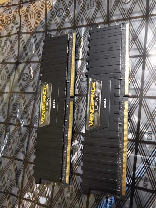 32GB 3600Mhz CL18 - Corsair Vengance LPX