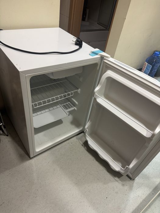 Холодильник с морозилкой