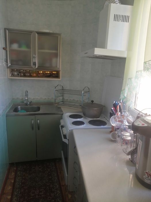 Продаётся 3 х комнатная квартира переделаная в 4х ком. в Сергели 8