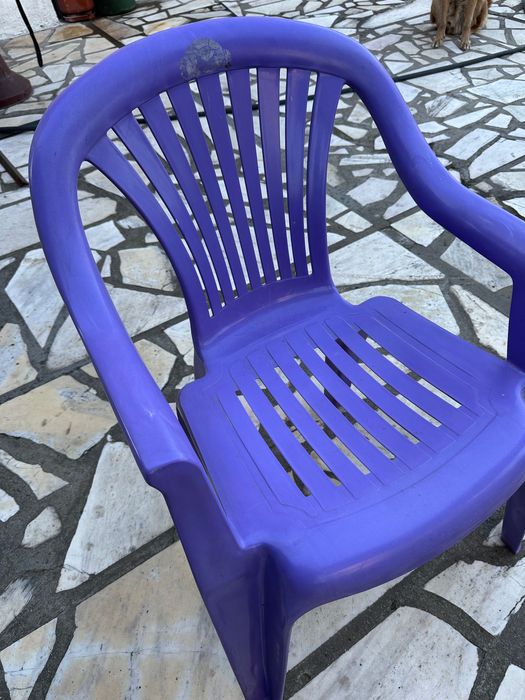 Пластмасови столове