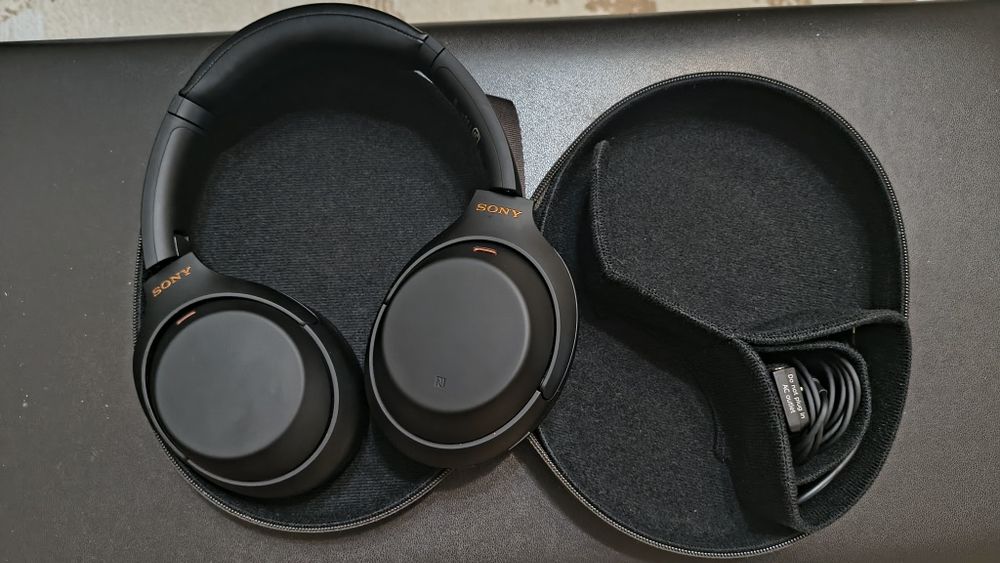 Sony WH-1000XM4 в черном цвете