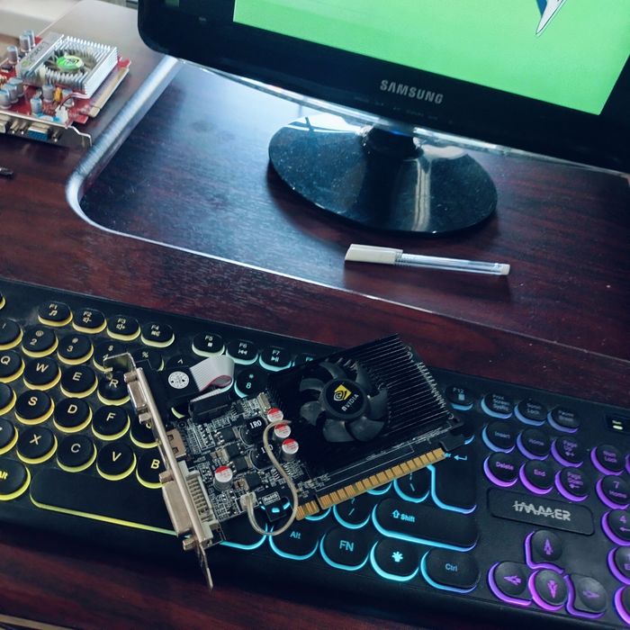 Video karta sotiladi