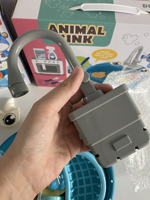 Детска мивка с течаща вода