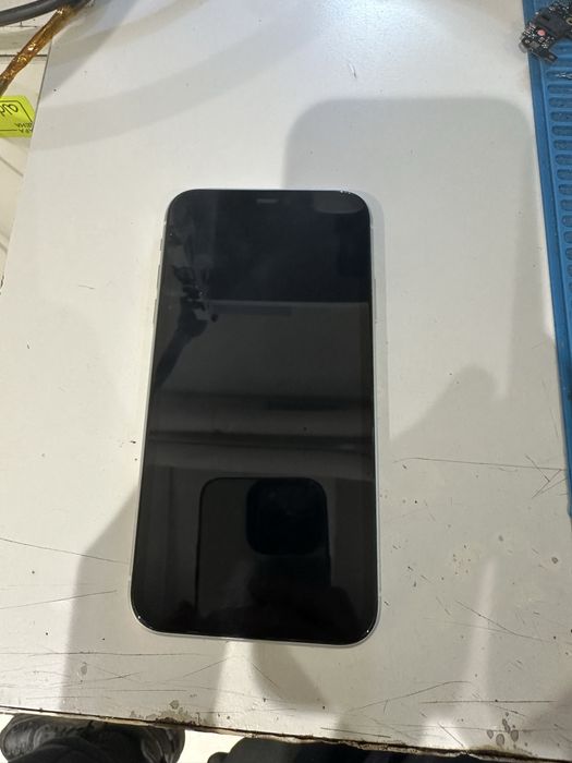 Продам iphone 11 64GB