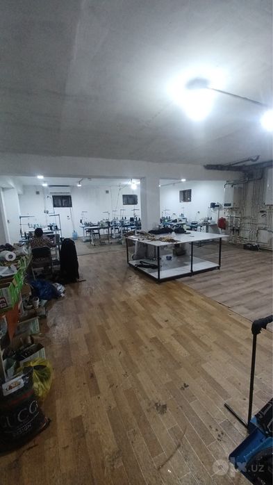 Чиланзар 20 Д. Участок жиле и для ЦЕХ . 4 комнат
