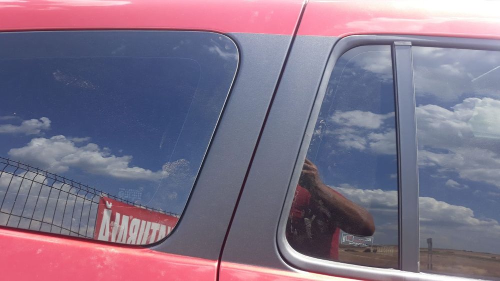 Autocolant montanti/stalpi (carbon sau mat) Dacia MCV/Logan