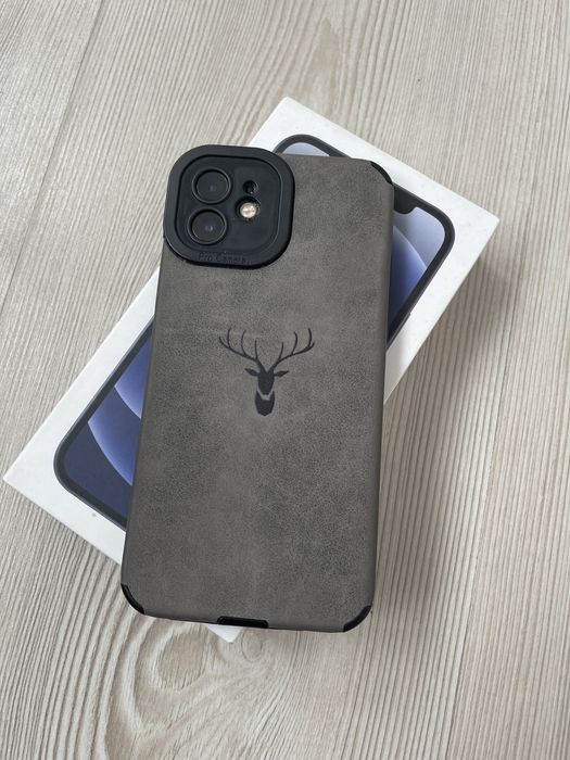 Iphone 12 spart pe spate 83% sanateatea bateriei