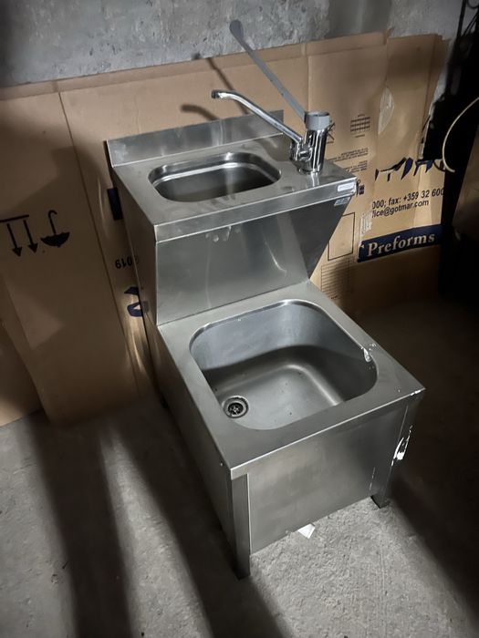 Мивка неръждавейка в много добро състояние.