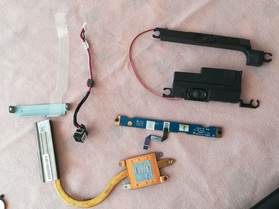 Лаптоп Dell Inspiron 3521 части