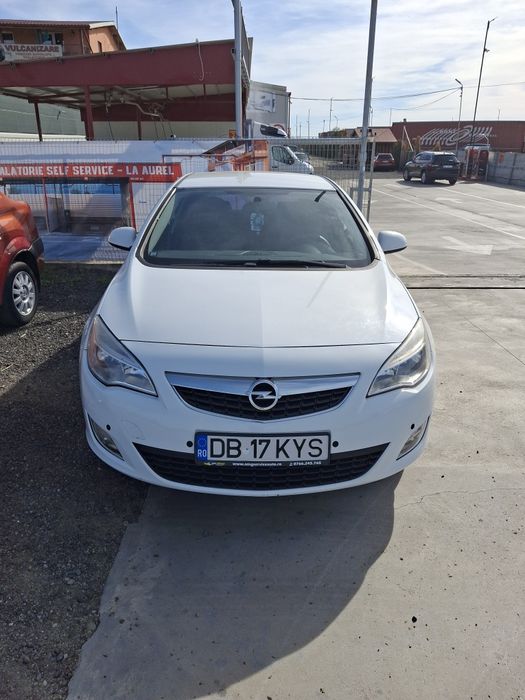Opel astra j  2012