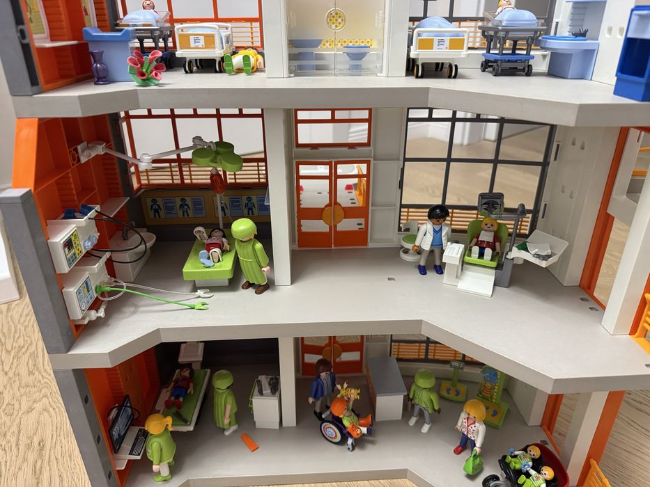 Spital Playmobil cu ambulanta si elicopter