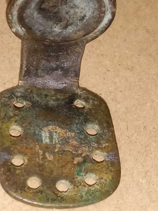 Антикварен сувенир с печат корона.