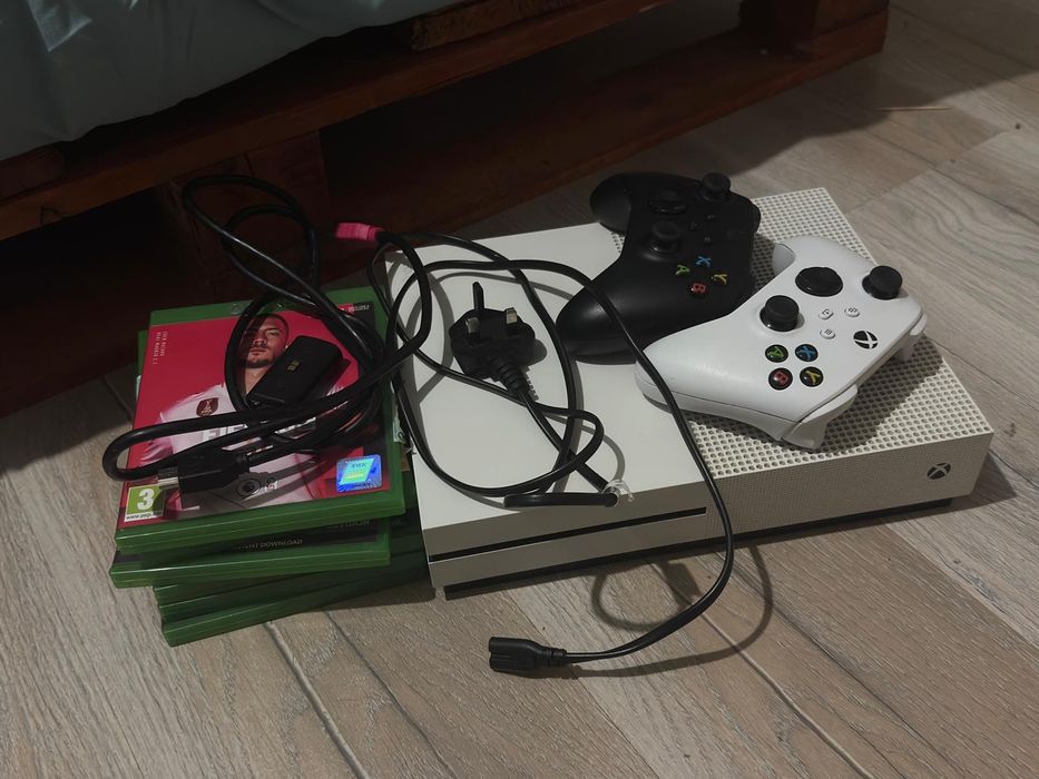 Play station 4 +Xbox one s