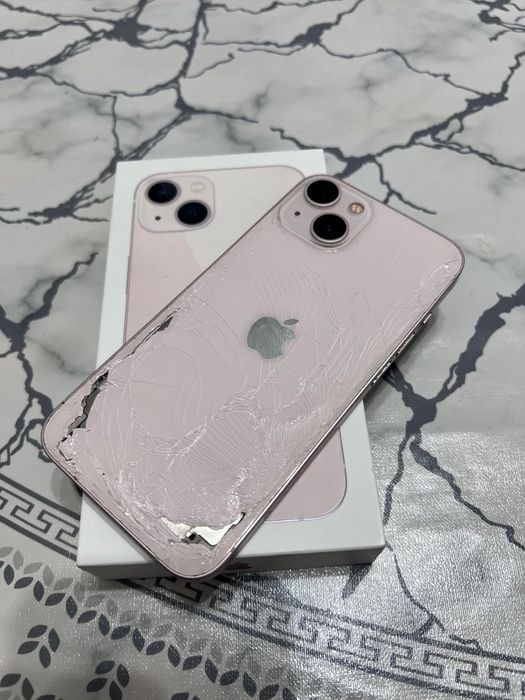 Продам Айфон 13.