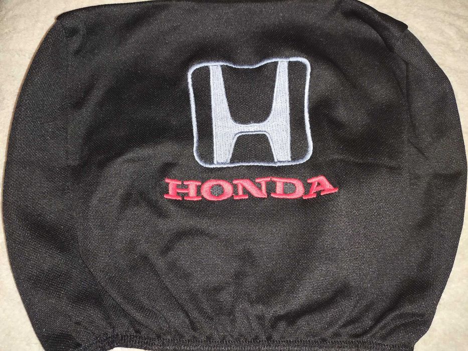 Калъфи за подглавници на автомобил- бродирани. Налични и в бяло.