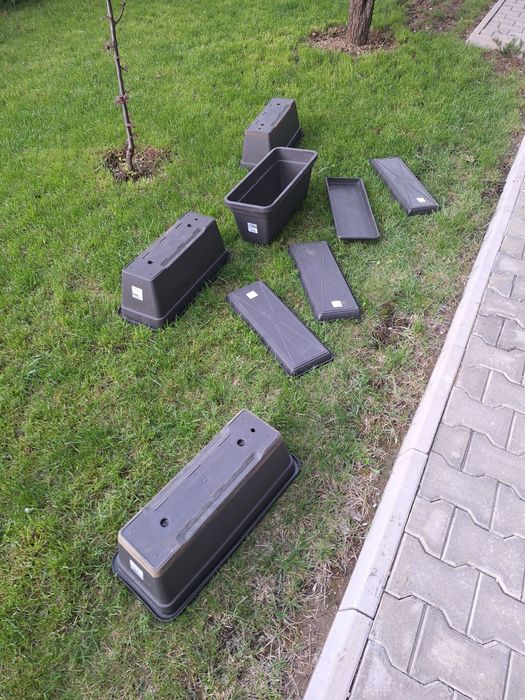 Кашпи с подложки  4 броя