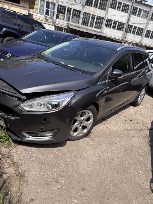 Vand Ford Focus an 2016 pentru piese
