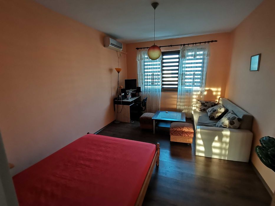 Дава се под наем Двустаен апартамент в Бургас, Лазур - 70 кв.м за 200 € - Снимка #3