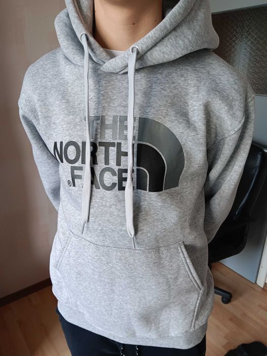 НОВ сив суичър The North Face с качулка – размер М