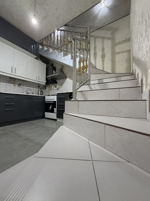 Zudlik bn Gulistonda uy sotiladi