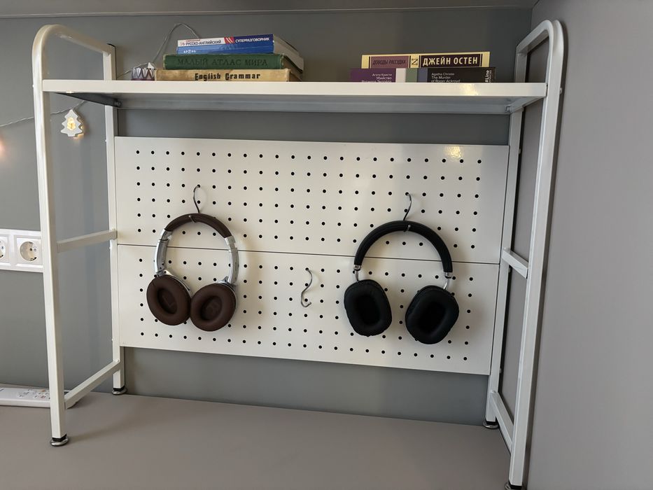 Настольная полка-органайзер с крючками