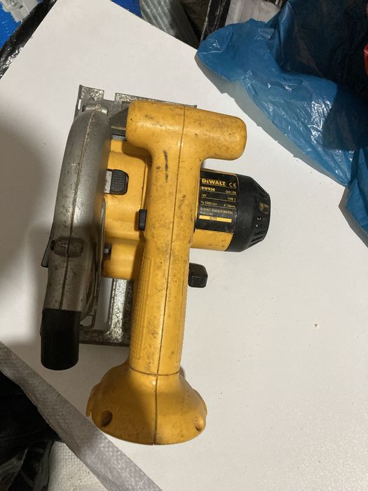 Fierastrau Circular Dewalt DW 936 doar corp