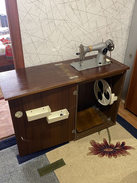 Продам швейную машинку