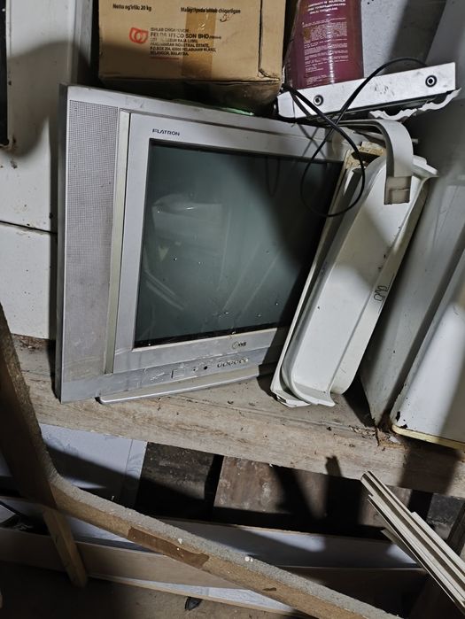 Eski televizor rangli