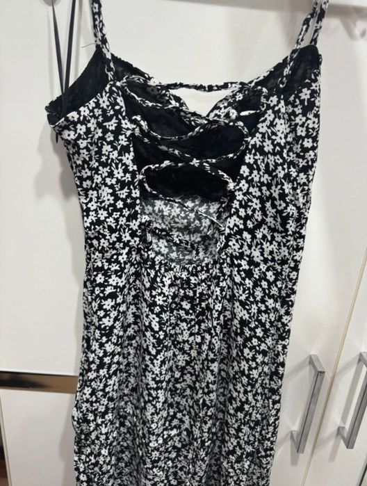 Vând rochie Bershka Mărimea xs