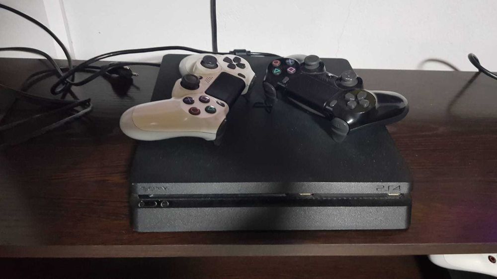 Игровая приставка PS 4