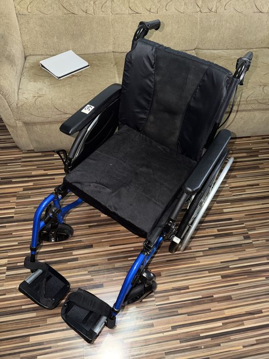 Scaun din aluminiu pliabil batrani handicap dizabilitati